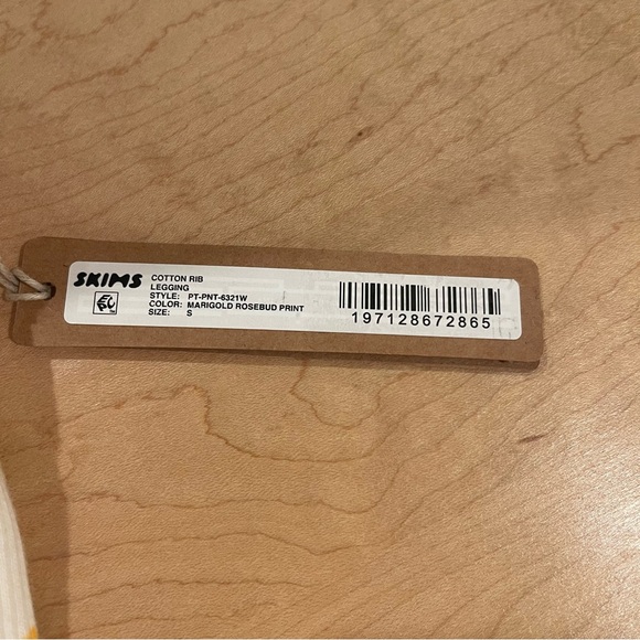 NWT: SKIMS Ribbed Leggings with Marigold Rosebud Print PJs - Picture 5 of 7